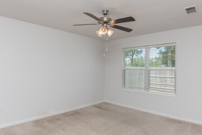 Building Photo - 7486 Oak Lake Blvd