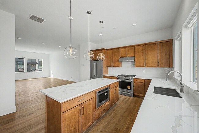 Building Photo - 689 Saddle Dr