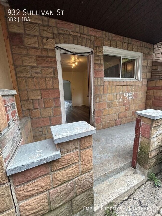 Building Photo - 932 Sullivan St