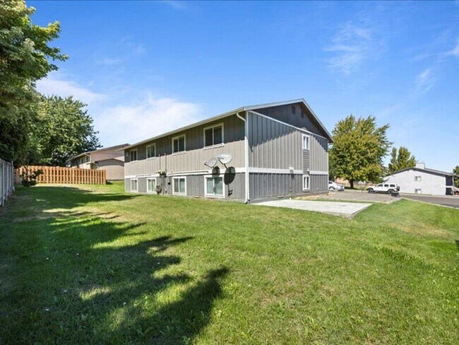 Building Photo - 1207 W 13th Ave