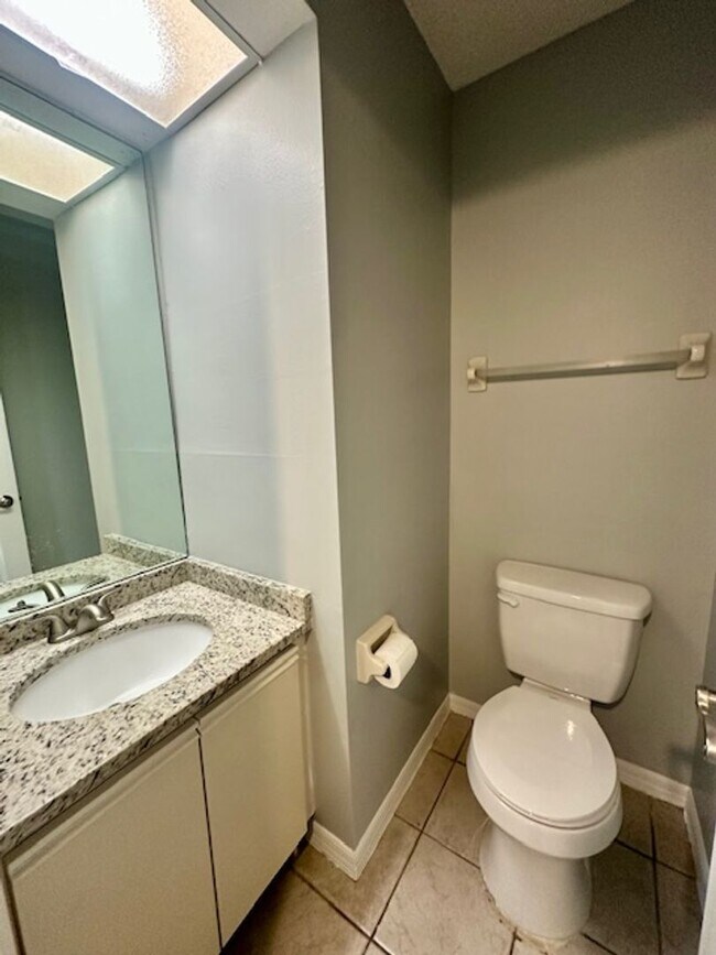 Building Photo - Cozy 2 Bedroom 2.5 Bath Two Story Condo