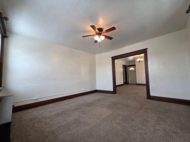 Building Photo - 1122 9th St