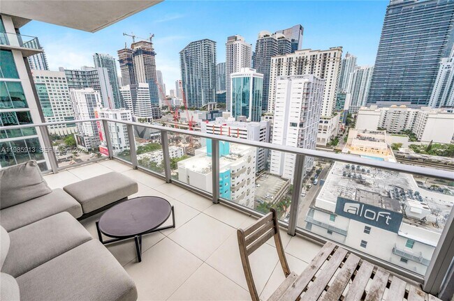 Building Photo - 1010 SW 2nd Ave