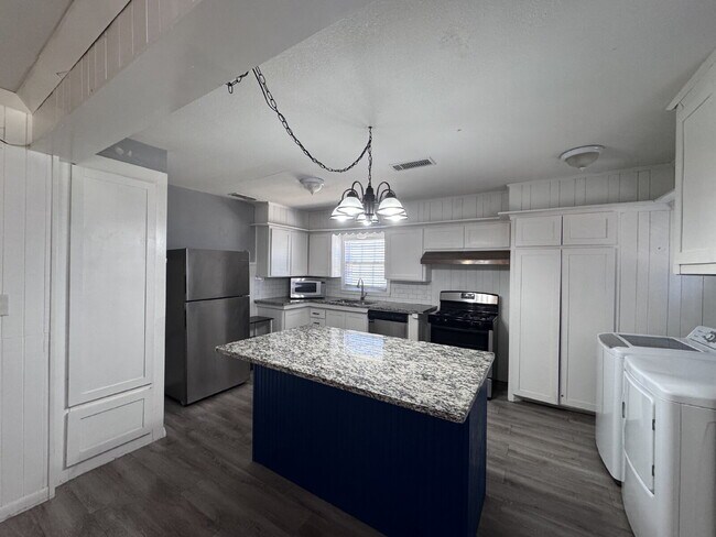 Building Photo - 2614 31st St