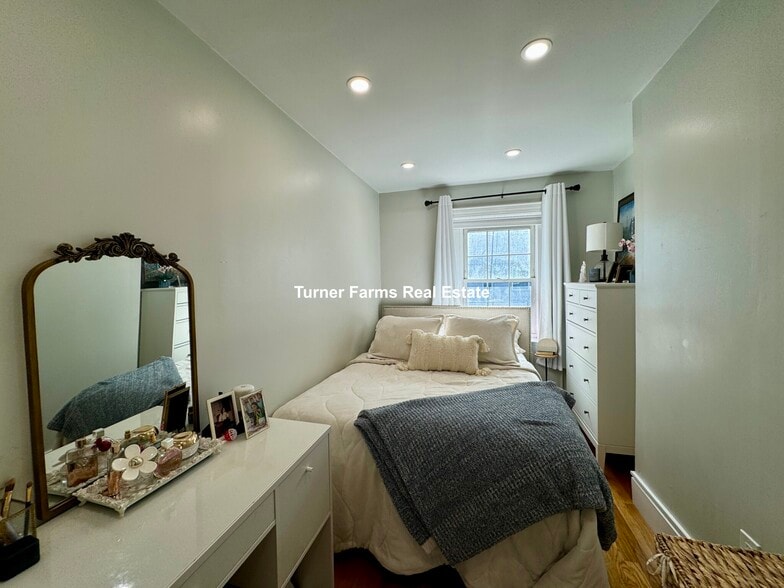 Building Photo - 91 Hudson St