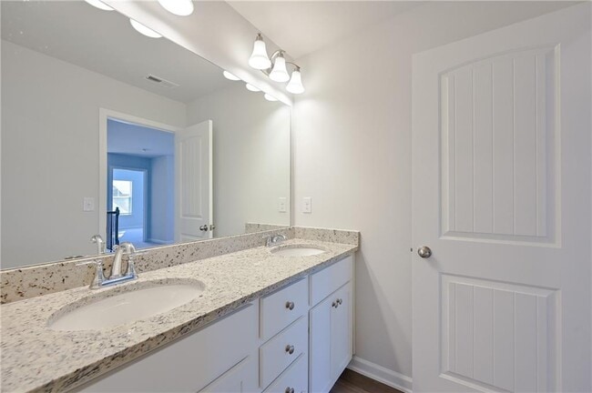 Building Photo - 303 Eleanora Xing