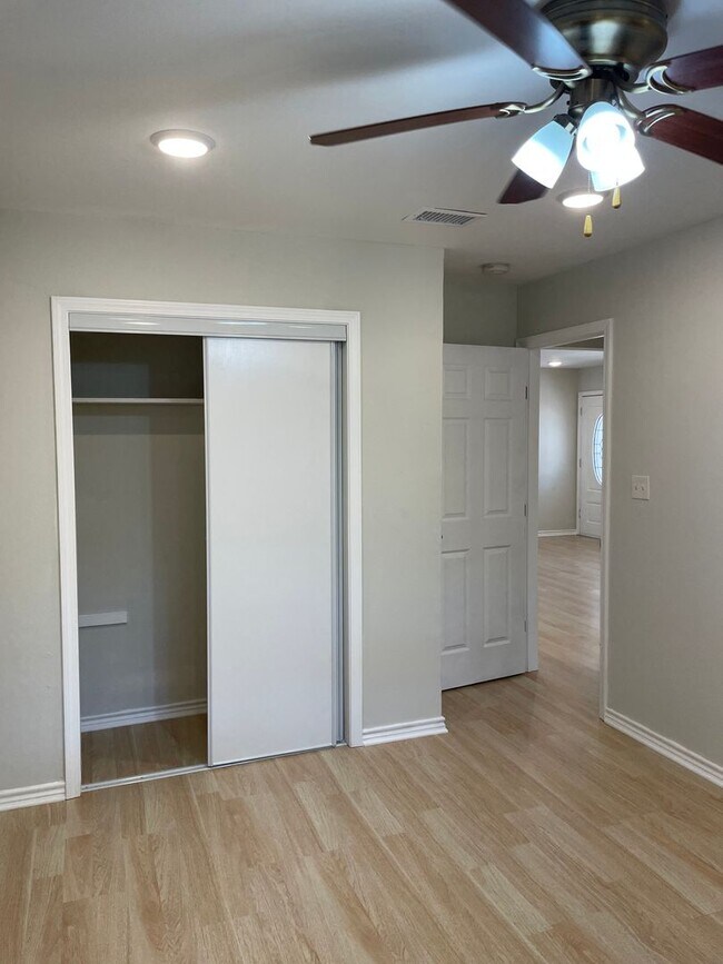 Building Photo - Application Received | Updated Single-Story 3 Bed, 2 Bath | Big Yard | Pet Restrictions