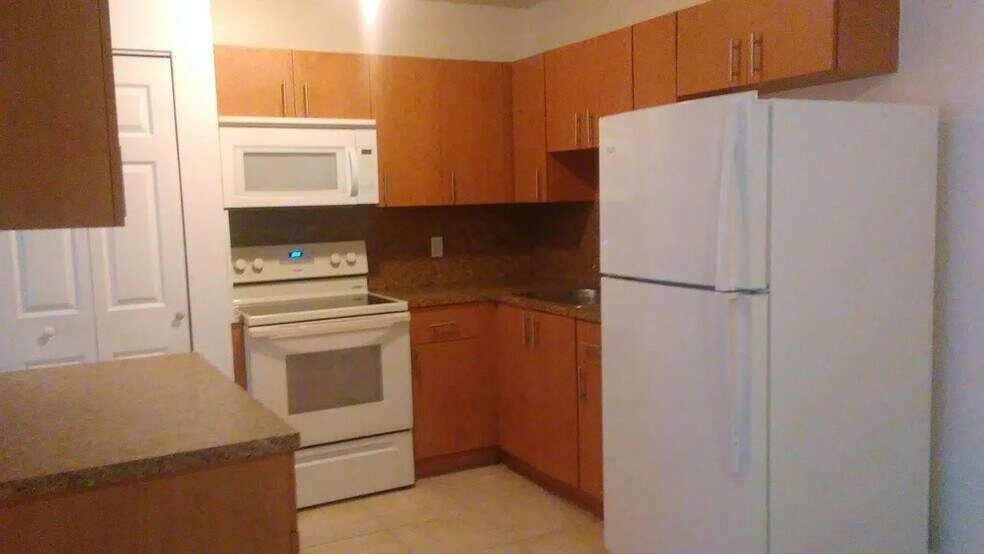 Building Photo - 5226 NW 24th Ct