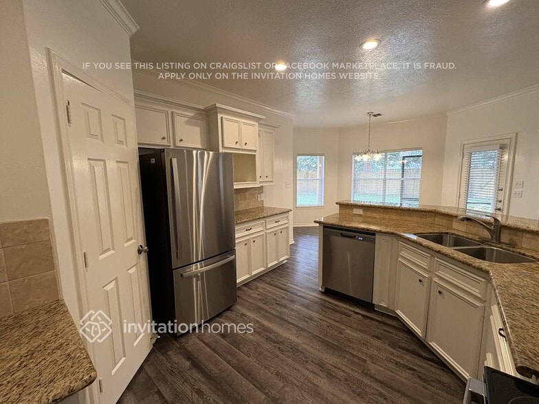 Building Photo - 3227 Hemingway Dr