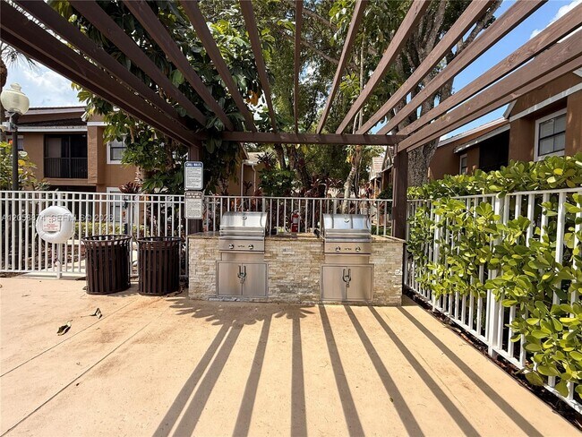 Building Photo - 15570 SW 105th Ln