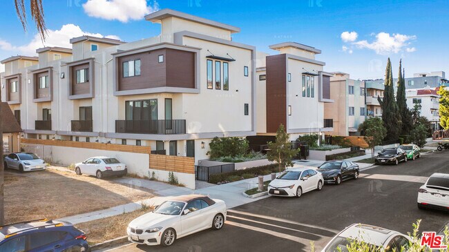 Building Photo - 1541 1/2 Hi Point St