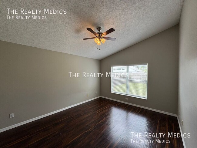 Building Photo - 833 Brightview Dr