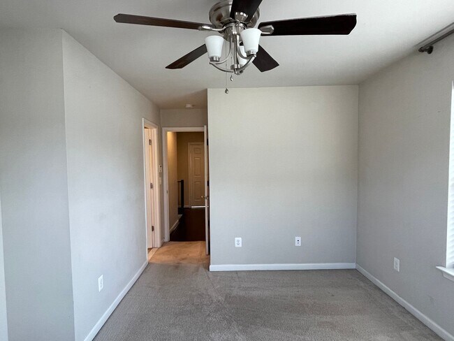 Building Photo - IMPRESSIVE STAFFORD TOWNHOUSE!