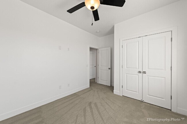 Building Photo - "Beautiful pet friendly 3-Bedroom, 2.5 Bat...