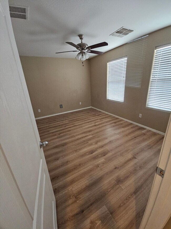 Building Photo - 18426 N Lariat Rd