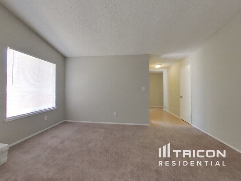 Building Photo - 3012 Snowberry Ln