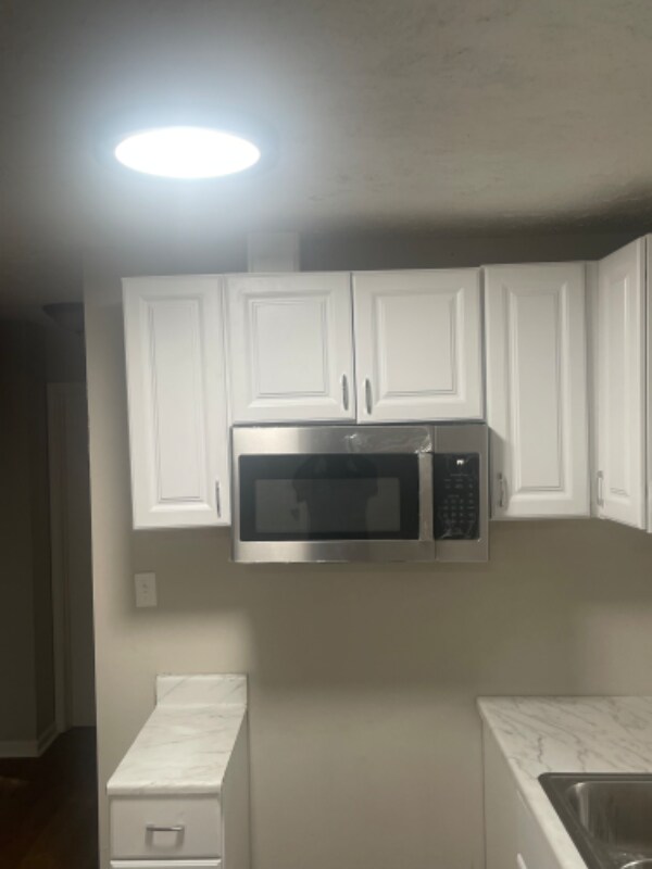 Building Photo - 66 Spring St W