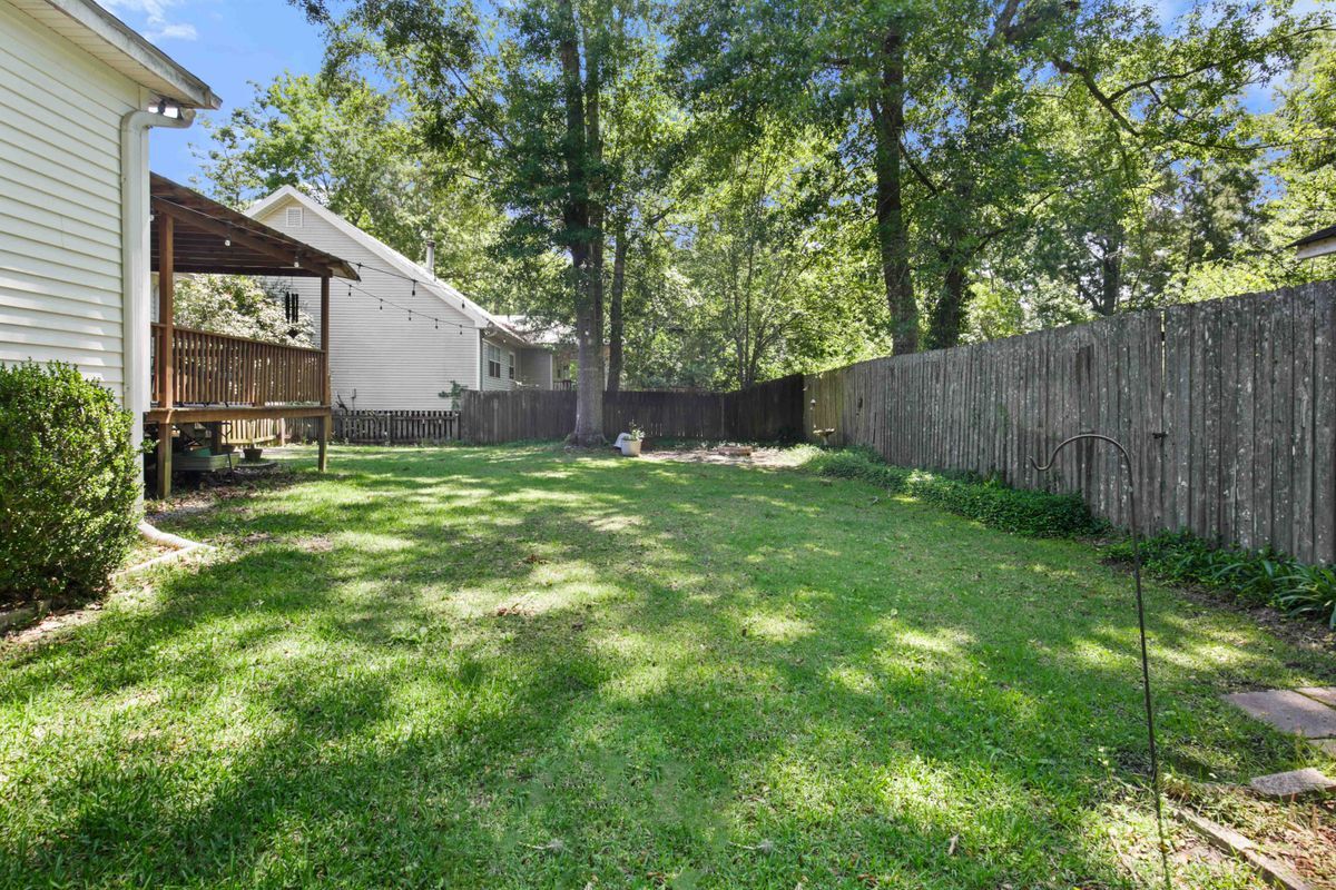 Building Photo - 102 Woods Dr