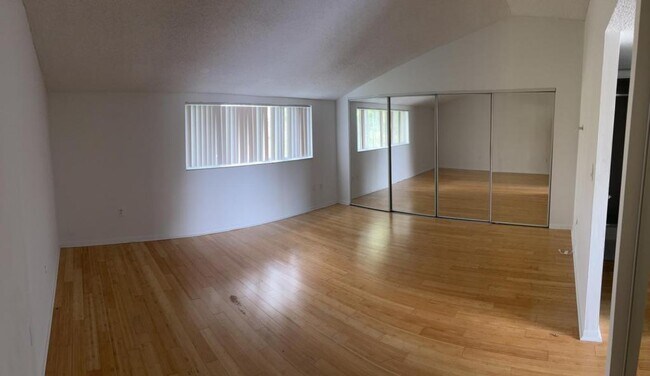 Building Photo - 8401 W Sample Rd