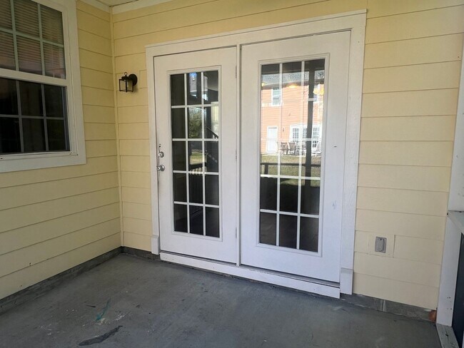 Building Photo - ** 1 Month Free Rent** Beautiful 3 Bedroom/ 2.5 Bath Unfurnished Townhouse in Wellstone!