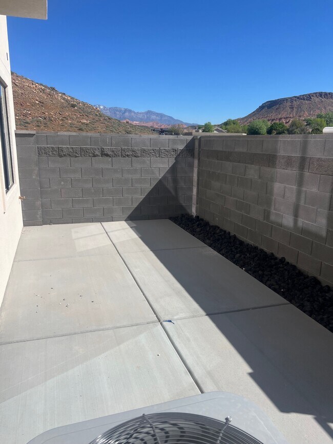 Building Photo - 1811 Livy Ln