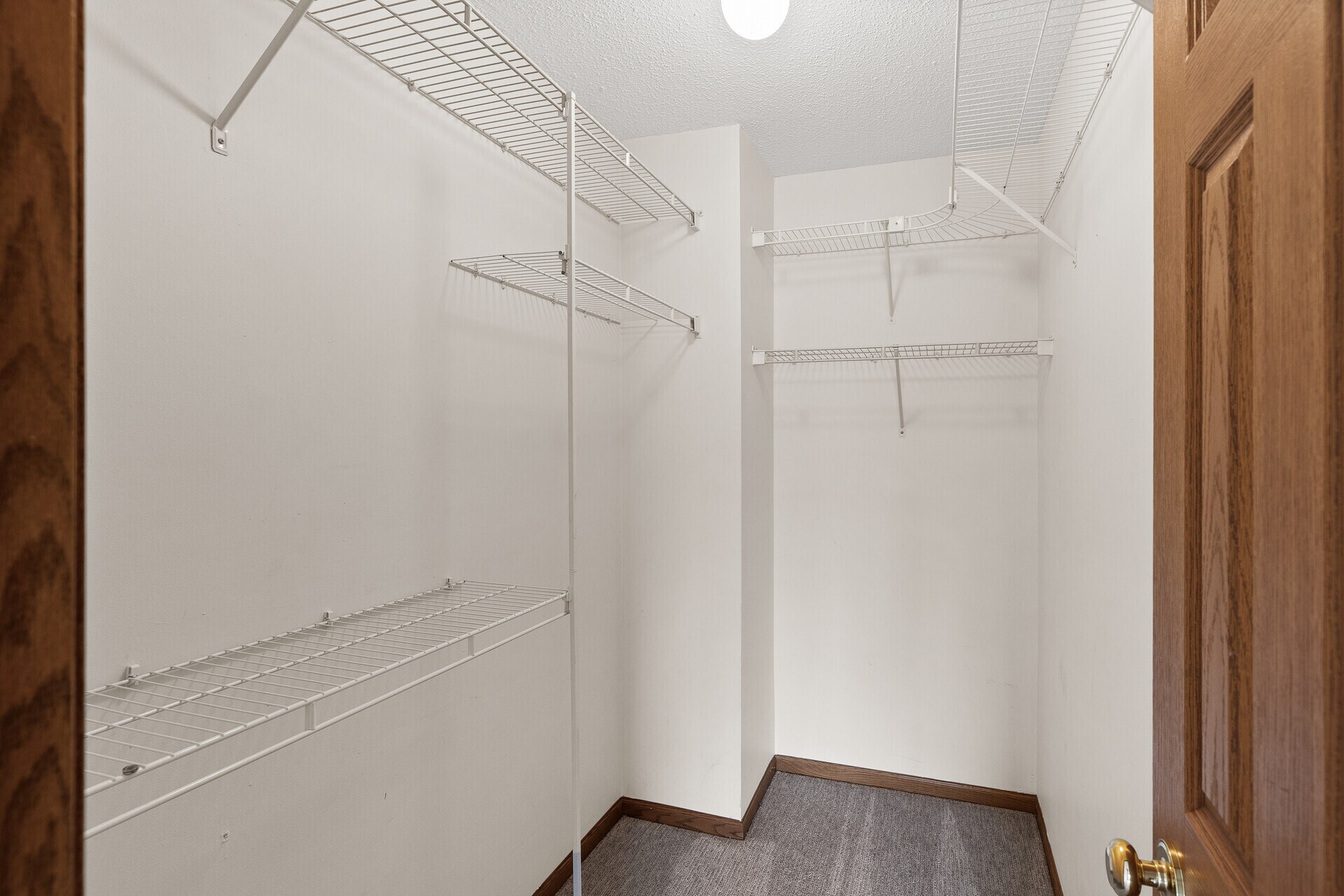 Building Photo - 6860 Meadow Grass Ln S