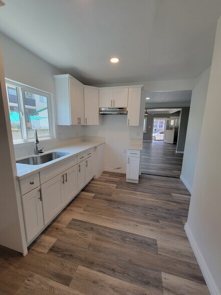 Building Photo - 3067 Harrington Ave