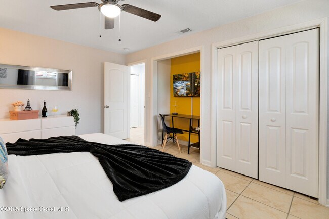 Building Photo - 1029 Park Dr