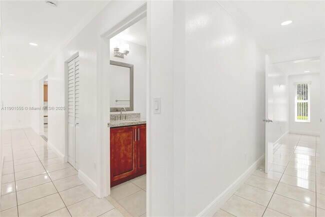 Building Photo - 4931 SW 132nd Ave