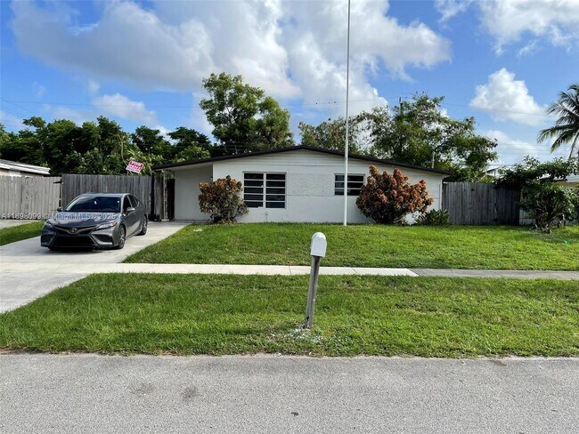 Building Photo - 5751 SW 38th Ct