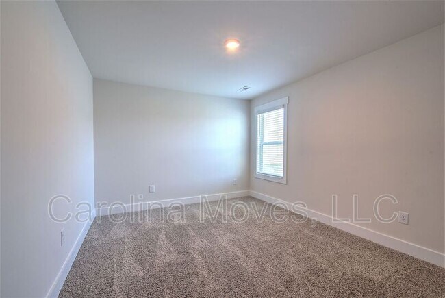 Building Photo - 208 Pewter Cir