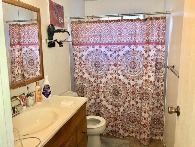Building Photo - 2 Bedroom Duplex in Lynnwood.