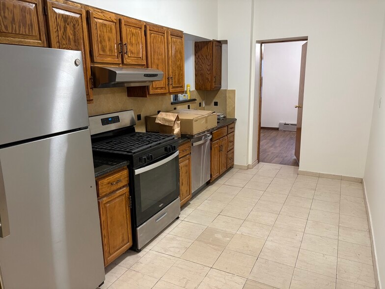 Kitchen - 3055 32nd St