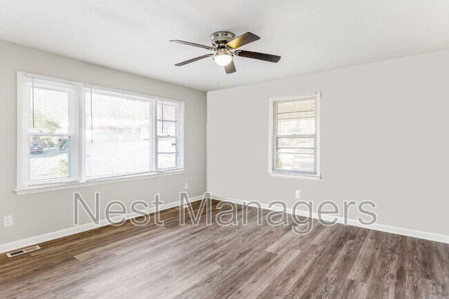 Building Photo - 1089 Essex Pl