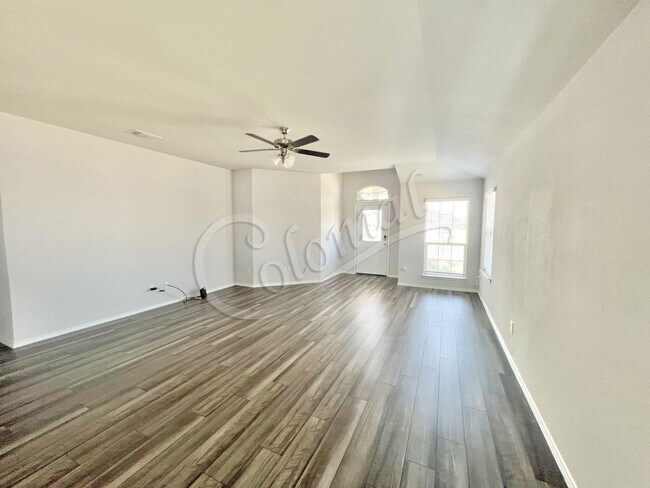 Building Photo - 1307 Cesarina St