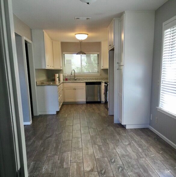 Kitchenette - 6106 Vance Jackson Rd