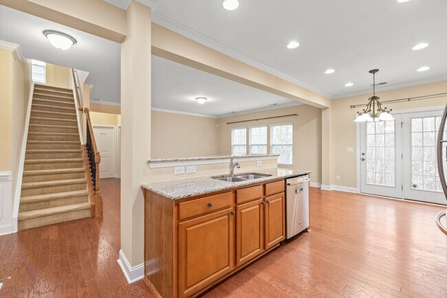 Building Photo - (Coming Soon) 5 Bedroom Brick Home in Matthews!