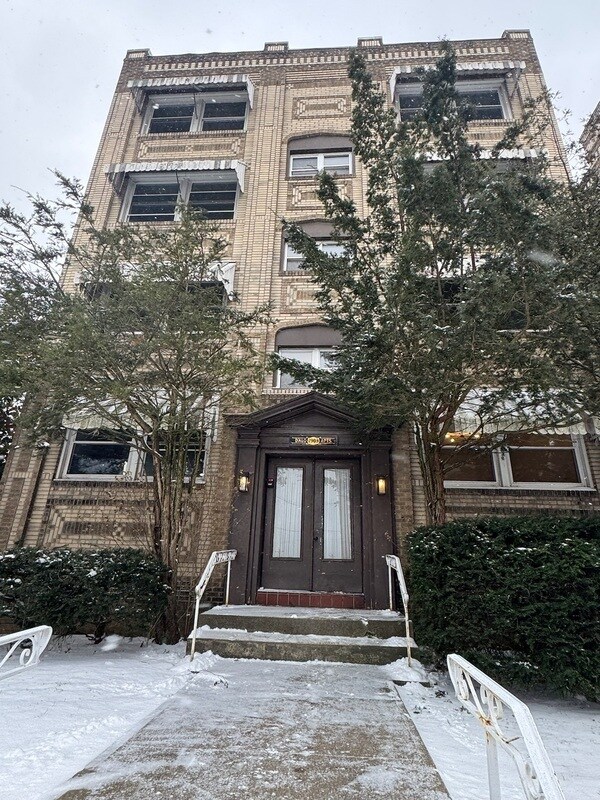 Building Photo - 2903 Voelkel Ave