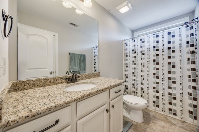 Building Photo - Stunning 4-Bedroom, 3.5-Bath Full Brick Ho...