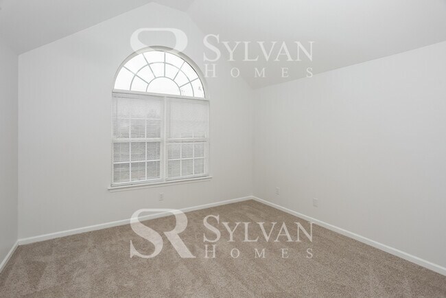 Building Photo - Stately 4 BR, 2.5 BA home