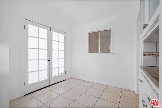 Building Photo - 1091 S Mansfield Ave