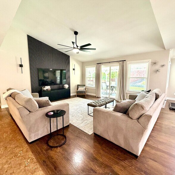 Building Photo - 2149 Merlyn Pl