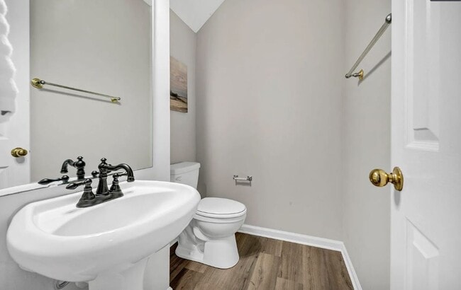 Building Photo - 418 Creek Side Ln