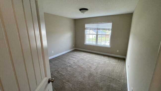 Building Photo - Home For Rent