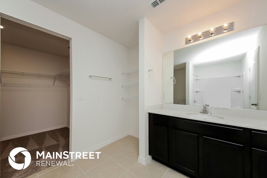 Building Photo - 1467 Swan Lake Cir