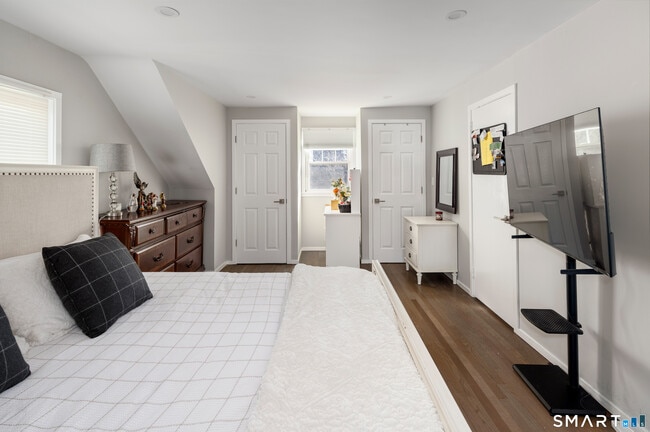 Building Photo - 191 Hobart Ave