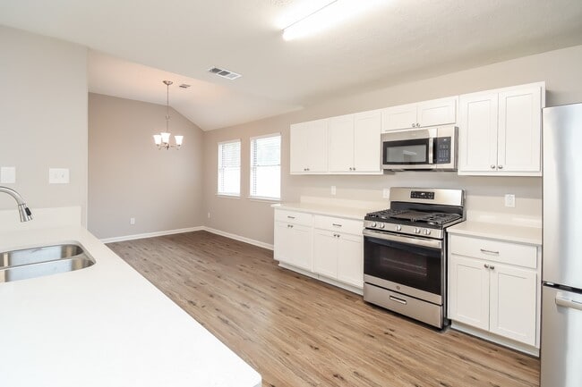 Building Photo - 6614 Valerian Ln