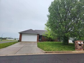 Building Photo - 717/719 McLean Court