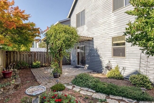 Building Photo - Delightful 4-Bedroom, 2.5-Bath Home in the...
