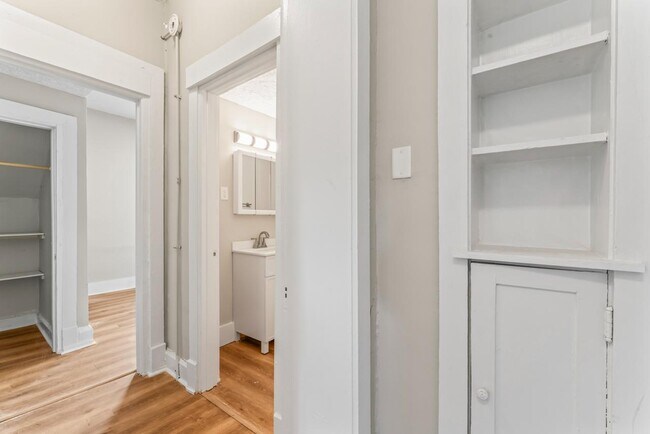 Building Photo - 621 E Main St